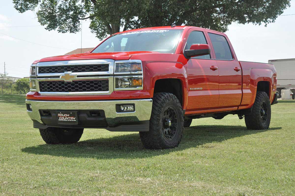 2.5 Inch Lift Kit | Alu/Cast Steel | M1 Strut | Chevy/GMC 1500 (07-18) by Rough Country