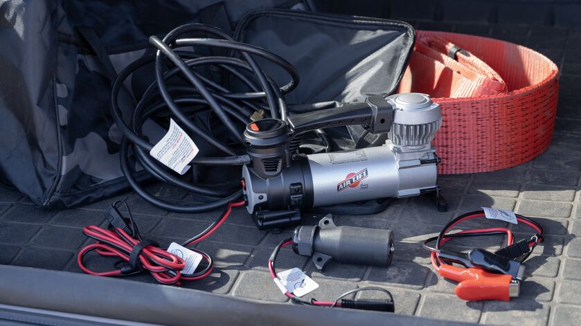 Air Lift Digital Portable Compressor with 7-way Adapter by Air Lift