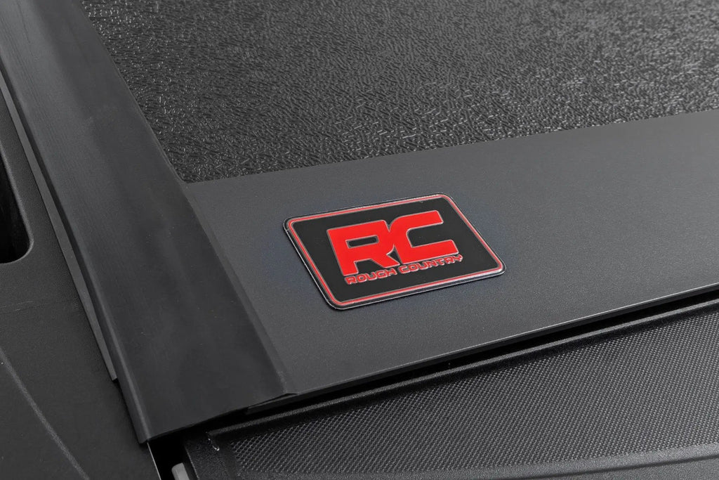 Hard Low Profile Bed Cover | 6'7" Bed | Chevy/GMC Sierra 1500 (19-26)/Silverado 1500 (19-26) by Rough Country