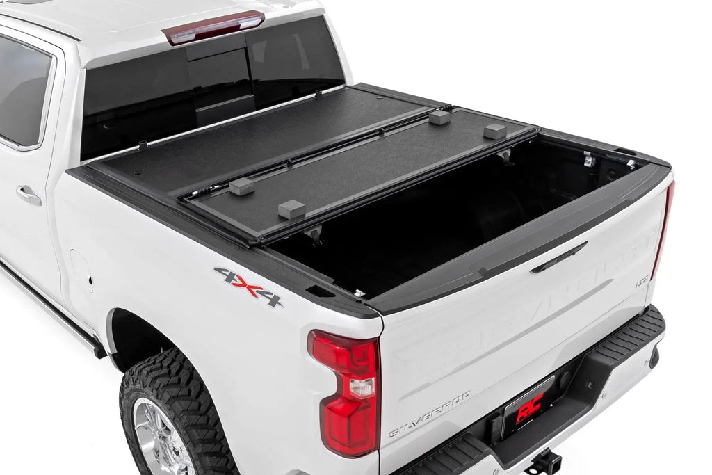 Hard Low Profile Bed Cover | 6'7" Bed | Chevy/GMC Sierra 1500 (19-26)/Silverado 1500 (19-26) 