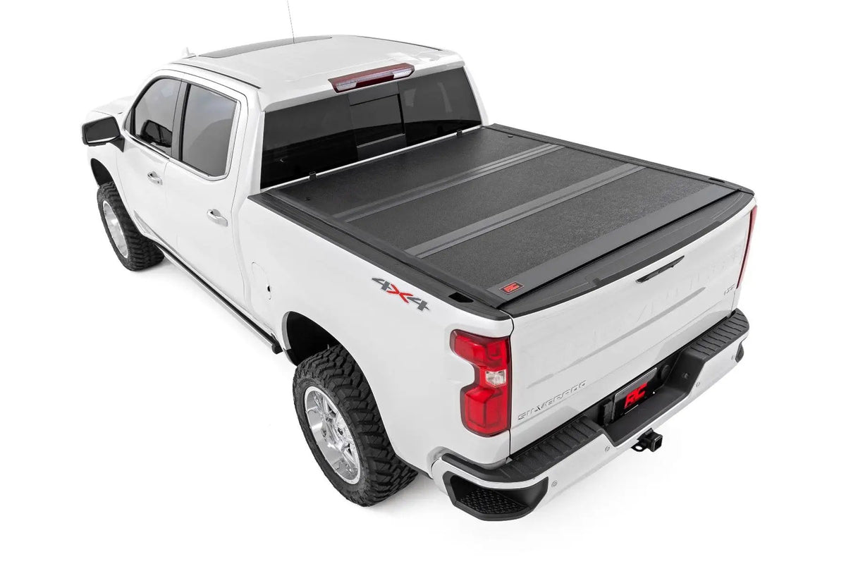 Hard Low Profile Bed Cover | 6'7" Bed | Chevy/GMC Sierra 1500 (19-26)/Silverado 1500 (19-26) by Rough Country