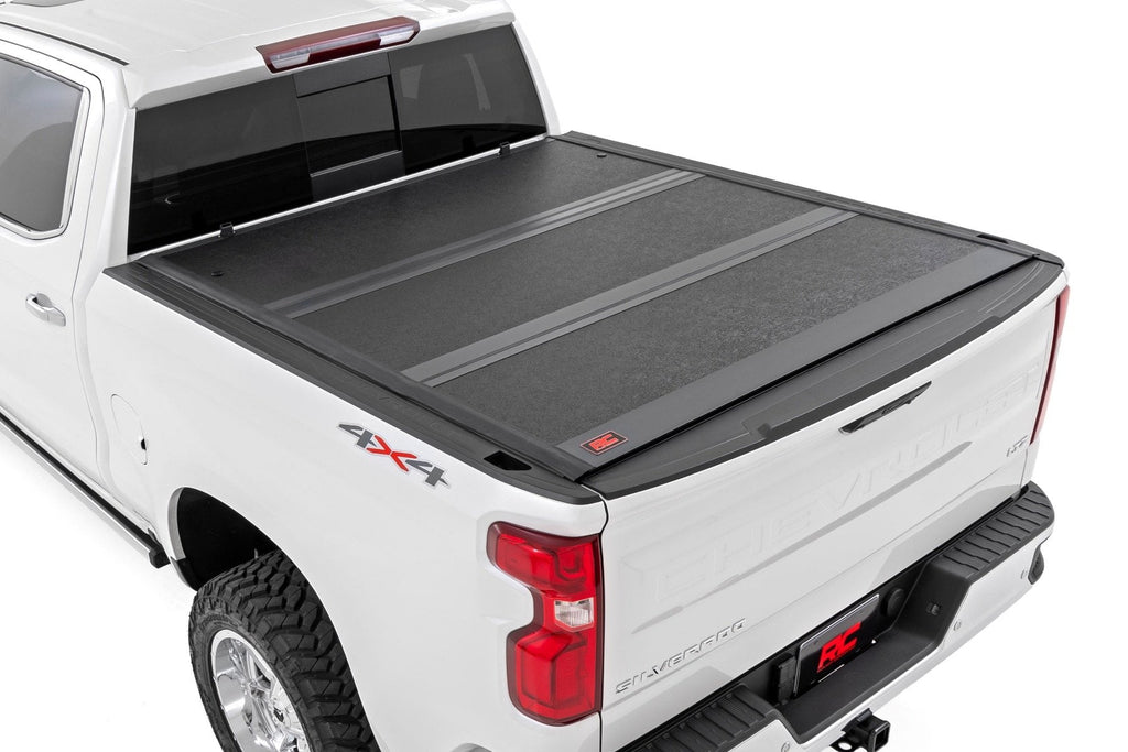 Hard Low Profile Bed Cover | 6'7" Bed | Chevy/GMC Sierra 1500 (19-26)/Silverado 1500 (19-26) by Rough Country