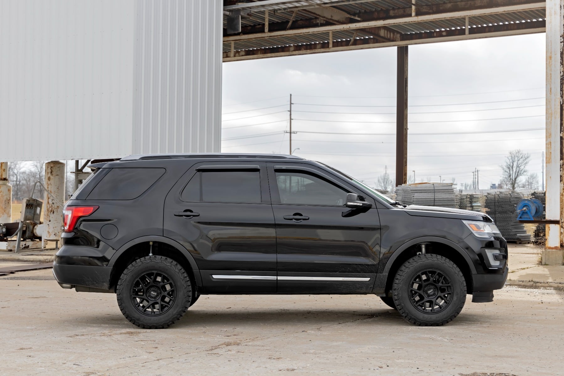 2 Inch Lift Strut Kit | Ford Explorer 4WD (2011-2019) by Rough Country