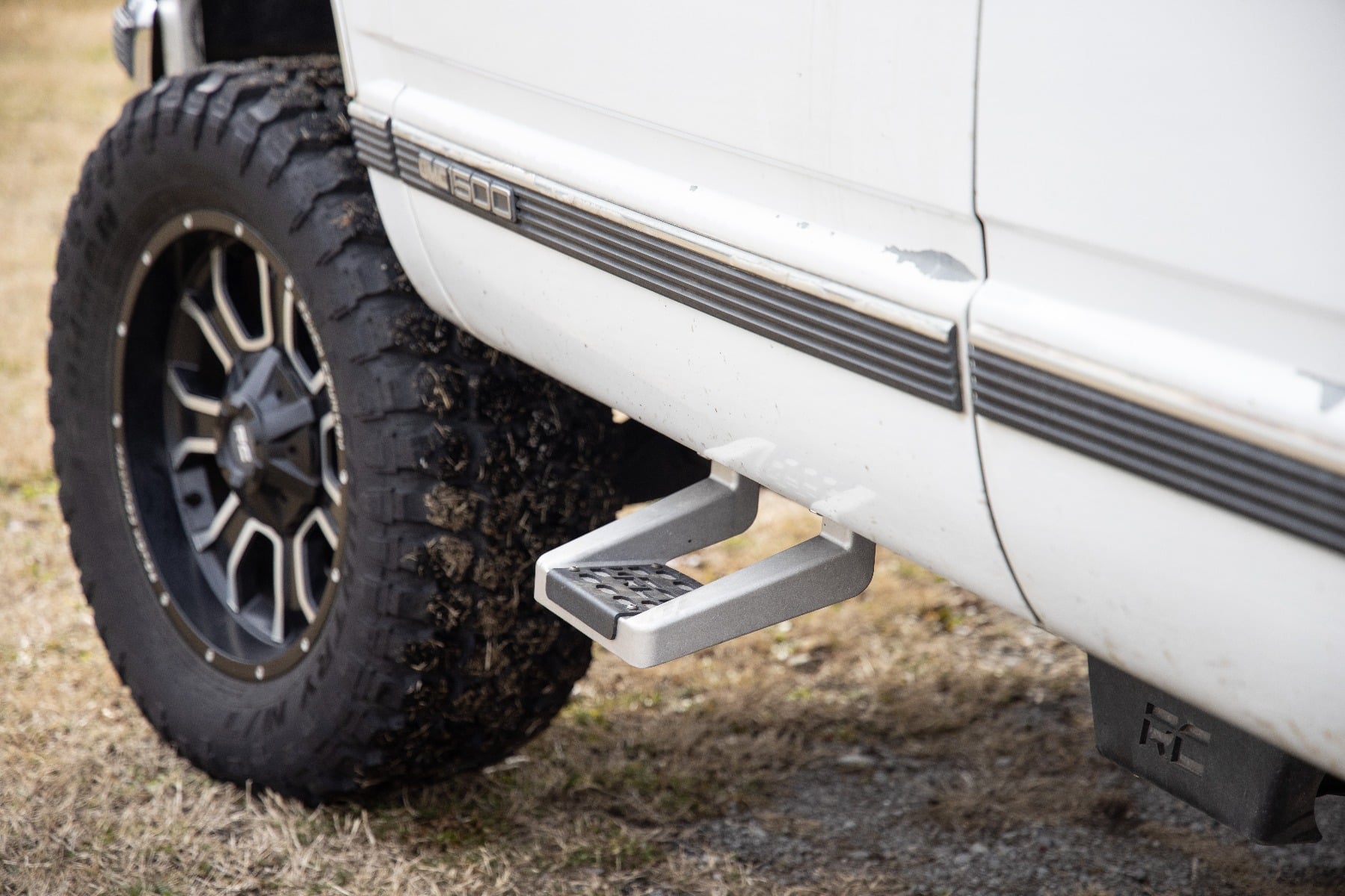 Single Hoop Step | Universal | Alum | Pair | Multiple Makes & Models (Chevy/Ford/GMC/Ram) by Rough Country
