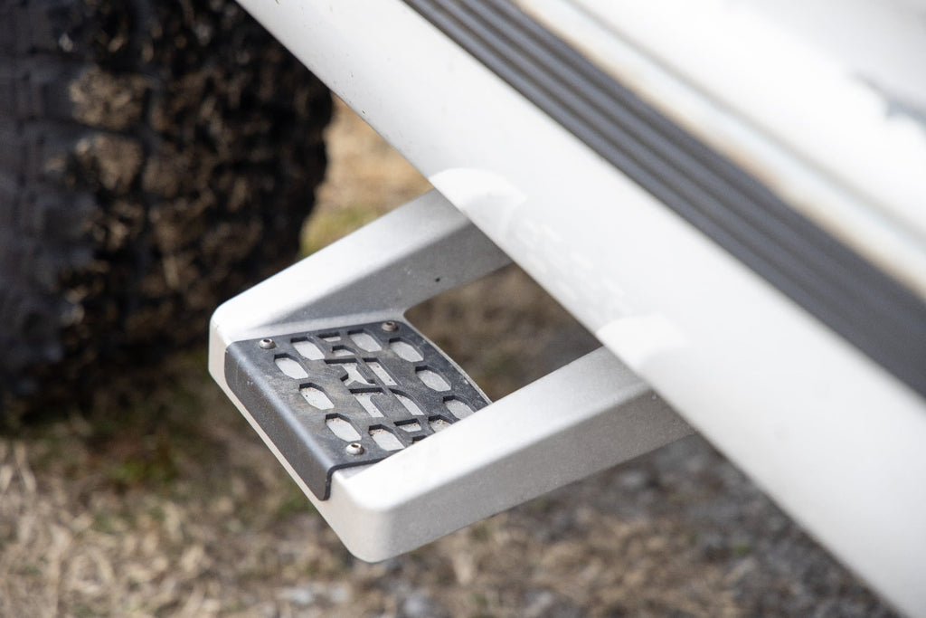 Single Hoop Step | Universal | Alum | Pair | Multiple Makes & Models (Chevy/Ford/GMC/Ram) by Rough Country