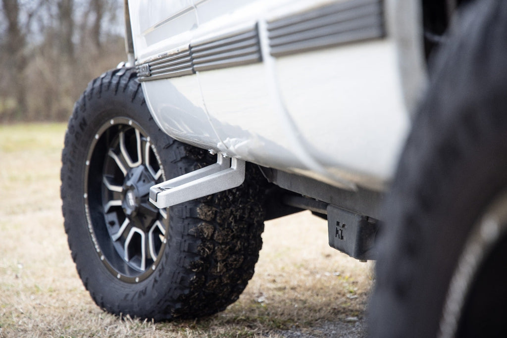 Single Hoop Step | Universal | Alum | Pair | Multiple Makes & Models (Chevy/Ford/GMC/Ram) by Rough Country