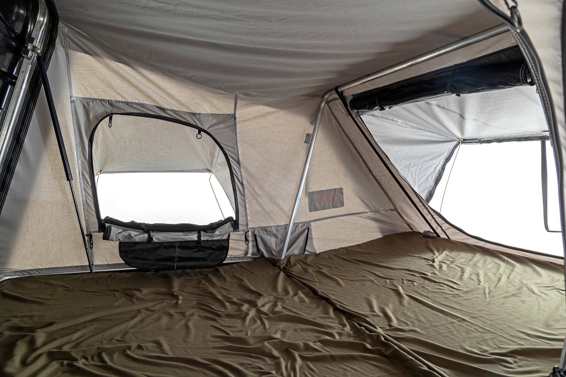 Hard Shell Roof Top Tent | Rack Mount by Rough Country