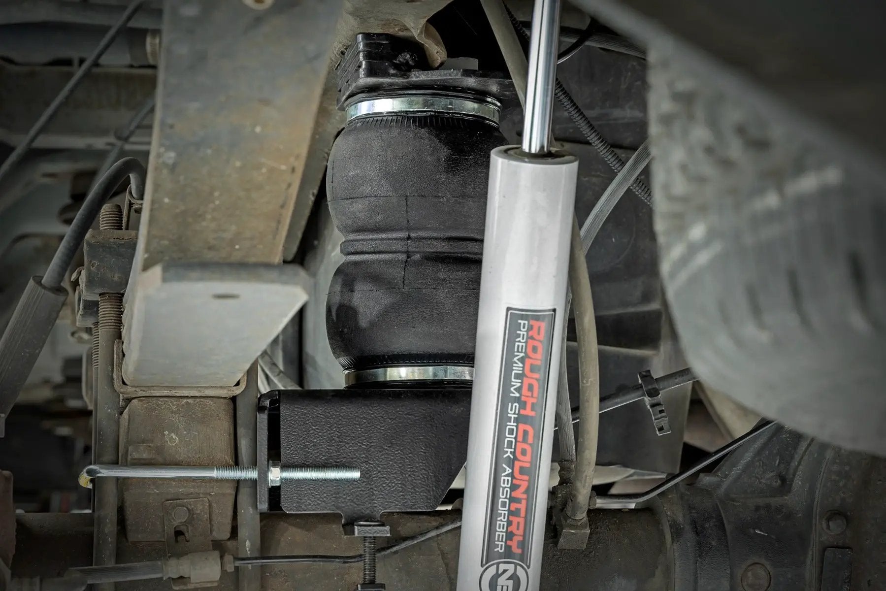 Air Spring Kit | 3-6" Lifts | Ford F-250/F-350 Super Duty 4WD (2005-2016) by Rough Country