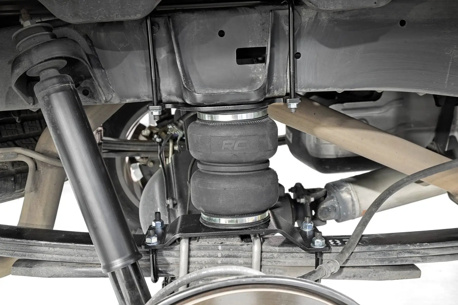 Air Spring Kit w/compressor | 0-6" Lifts | Toyota Tundra 2WD/4WD (2007-2021) by Rough Country