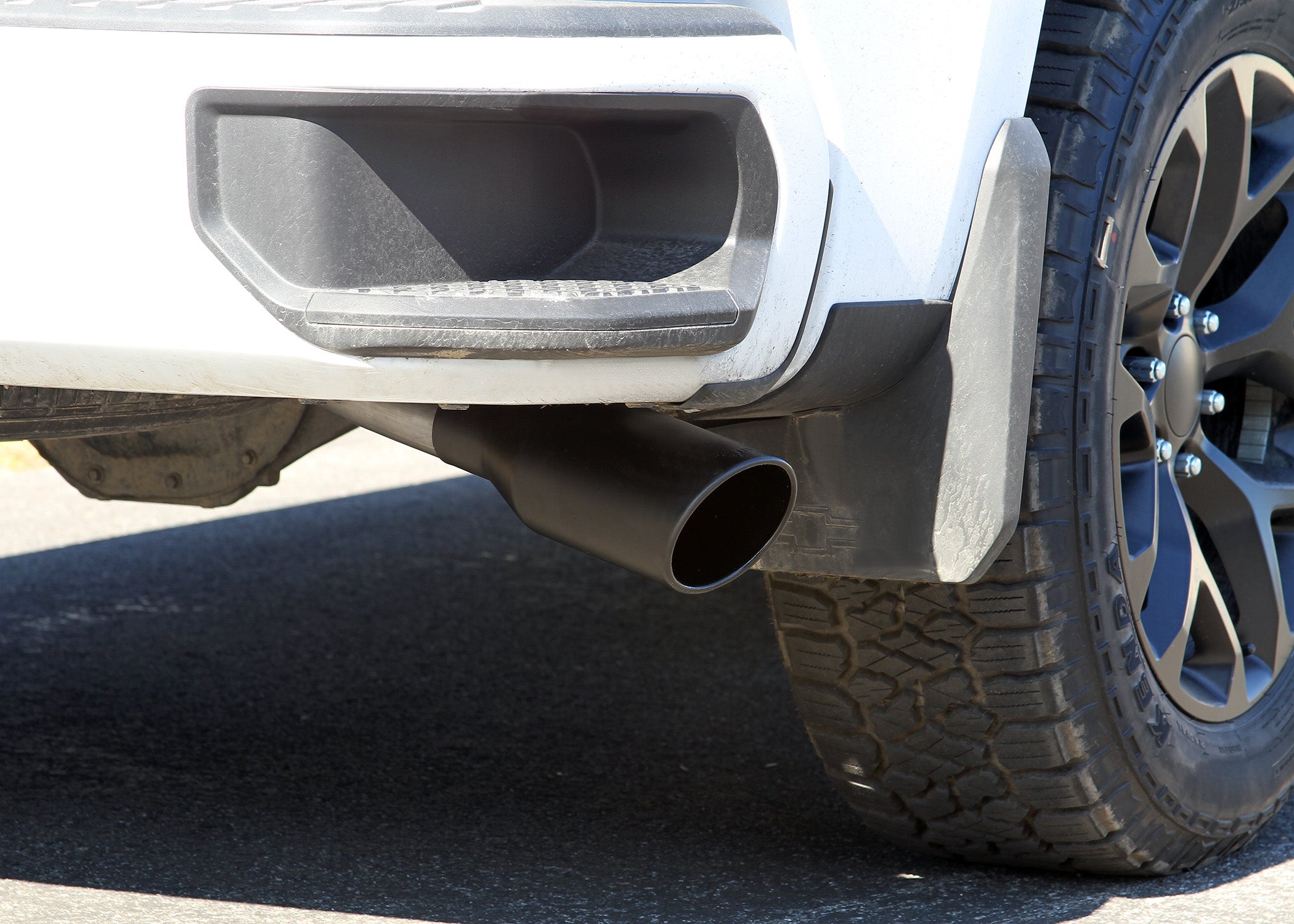 Flowmaster Flow FX Cat-Back Exhaust System by Flowmaster