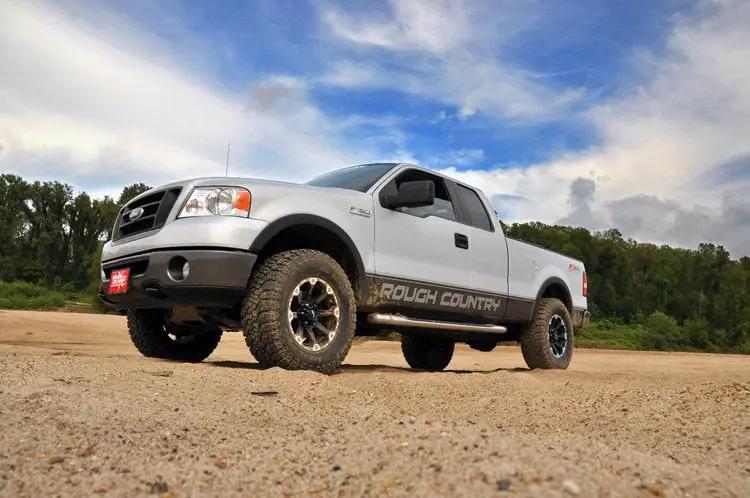 2.5 Inch Lift Kit | N3 Struts/N3 | Ford F-150 4WD (2004-2008) by Rough Country