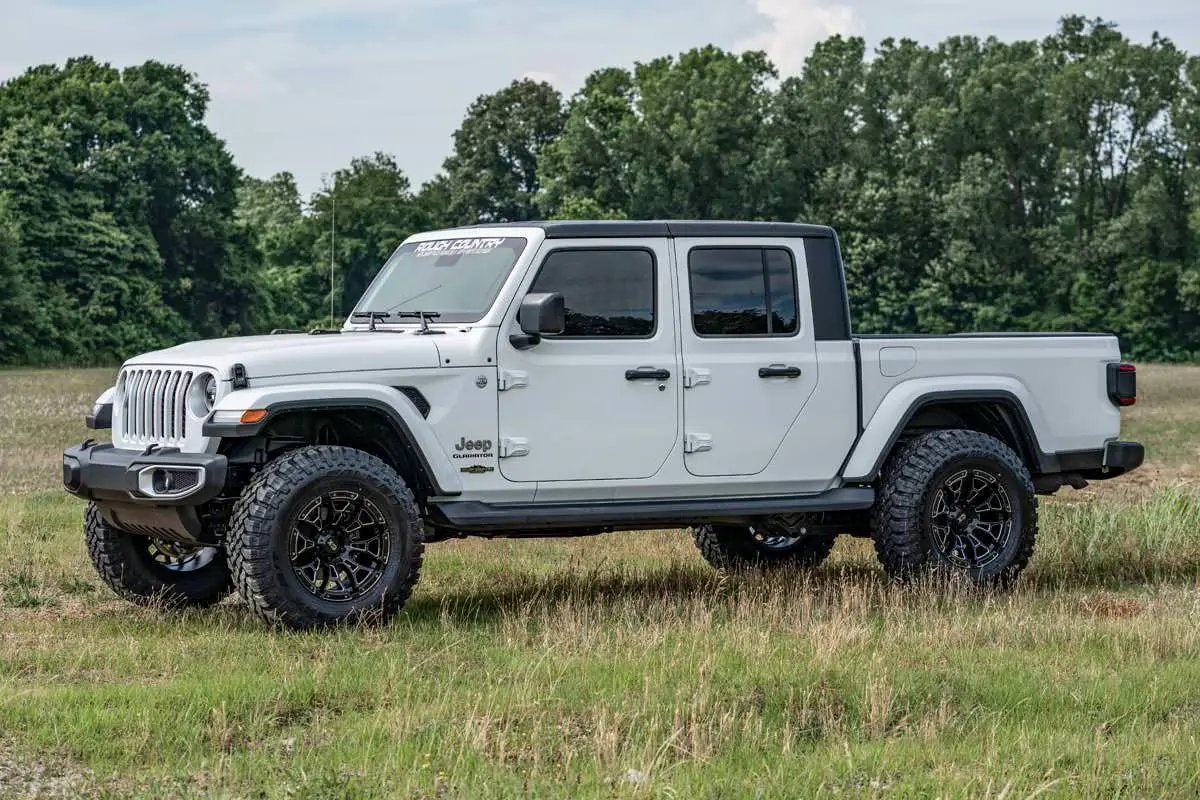 2.5 Inch Leveling Kits | Springs | M1 | Jeep Gladiator JT 4WD (2020-2023) by Rough Country