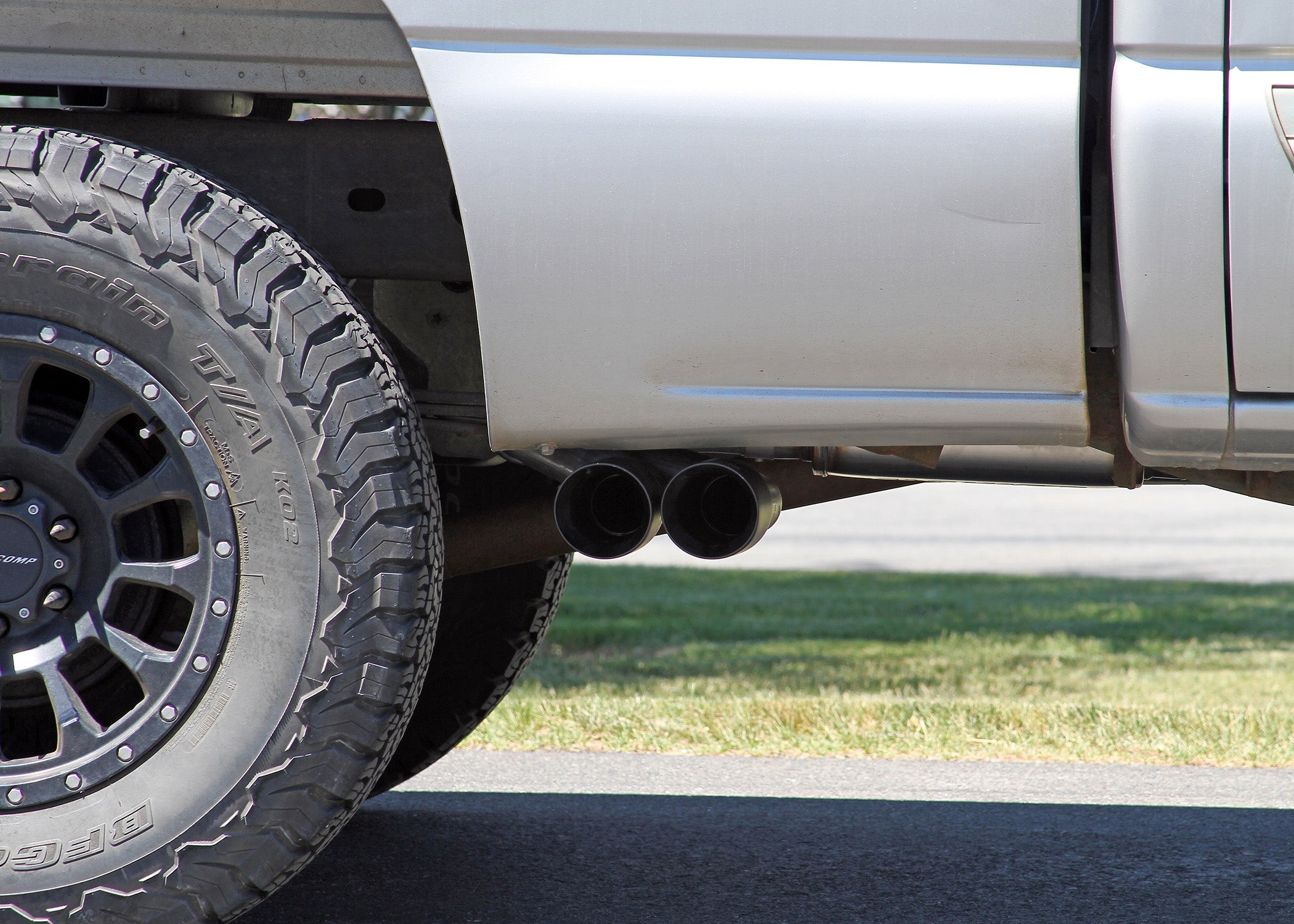 Flowmaster Flow FX Cat-Back Exhaust System by Flowmaster