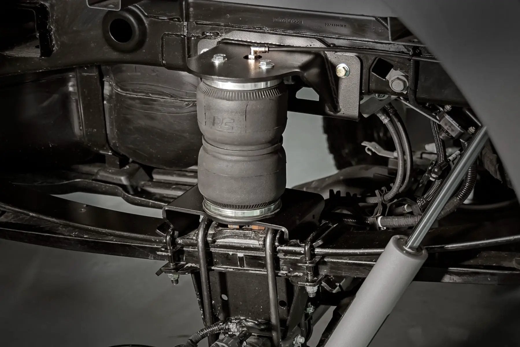 Air Spring Kit | 0-6" Lifts | Ford F-150 4WD (2015-2020) by Rough Country