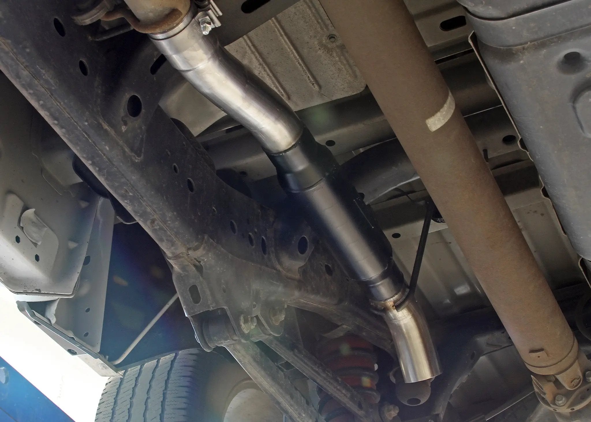 Flowmaster Outlaw Extreme Cat-Back Exhaust System by Flowmaster