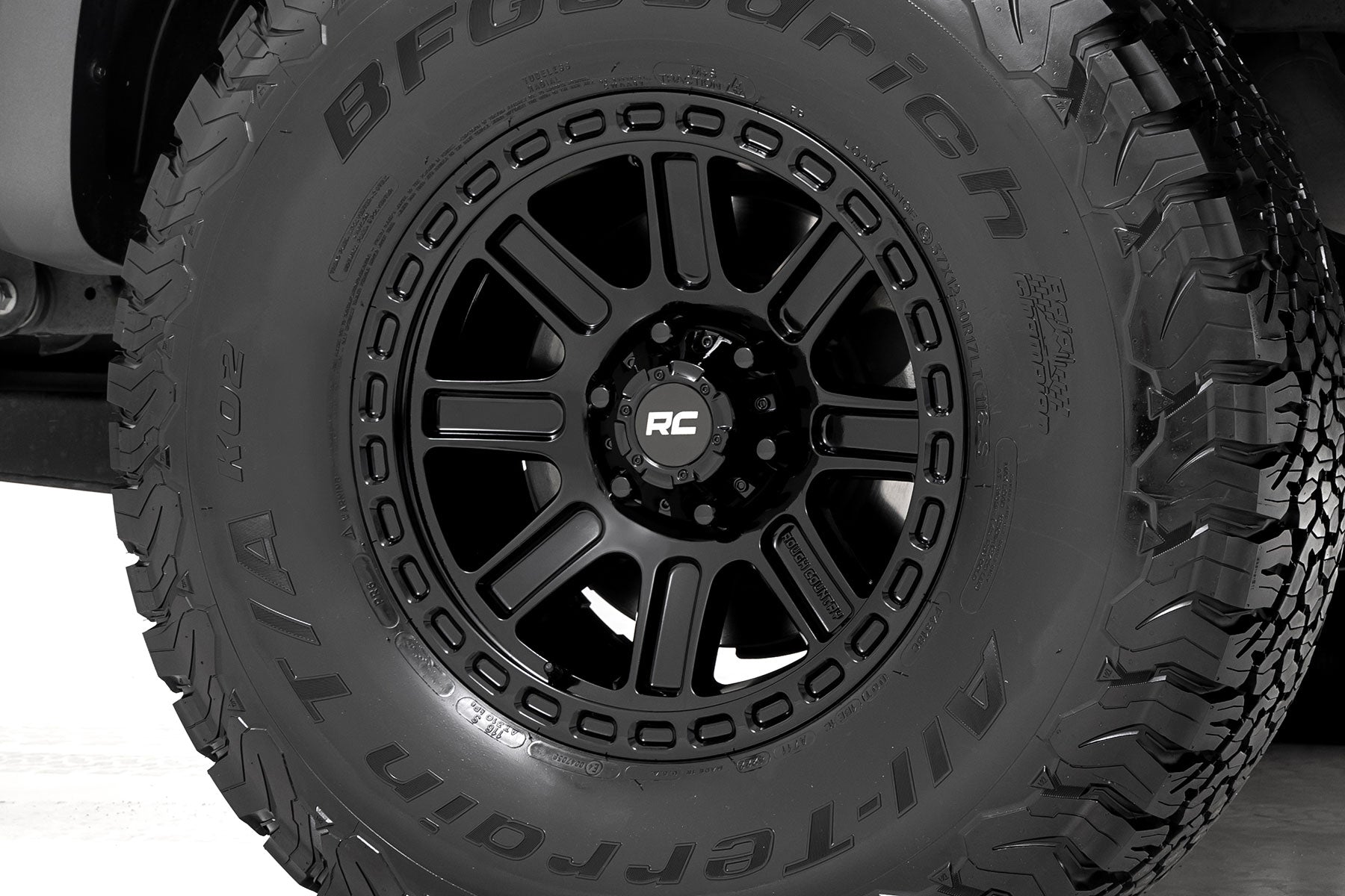 Rough Country 84 Series Wheel | Gloss Black | 18x8.5 | 6x5.5 | +0mm by Rough Country
