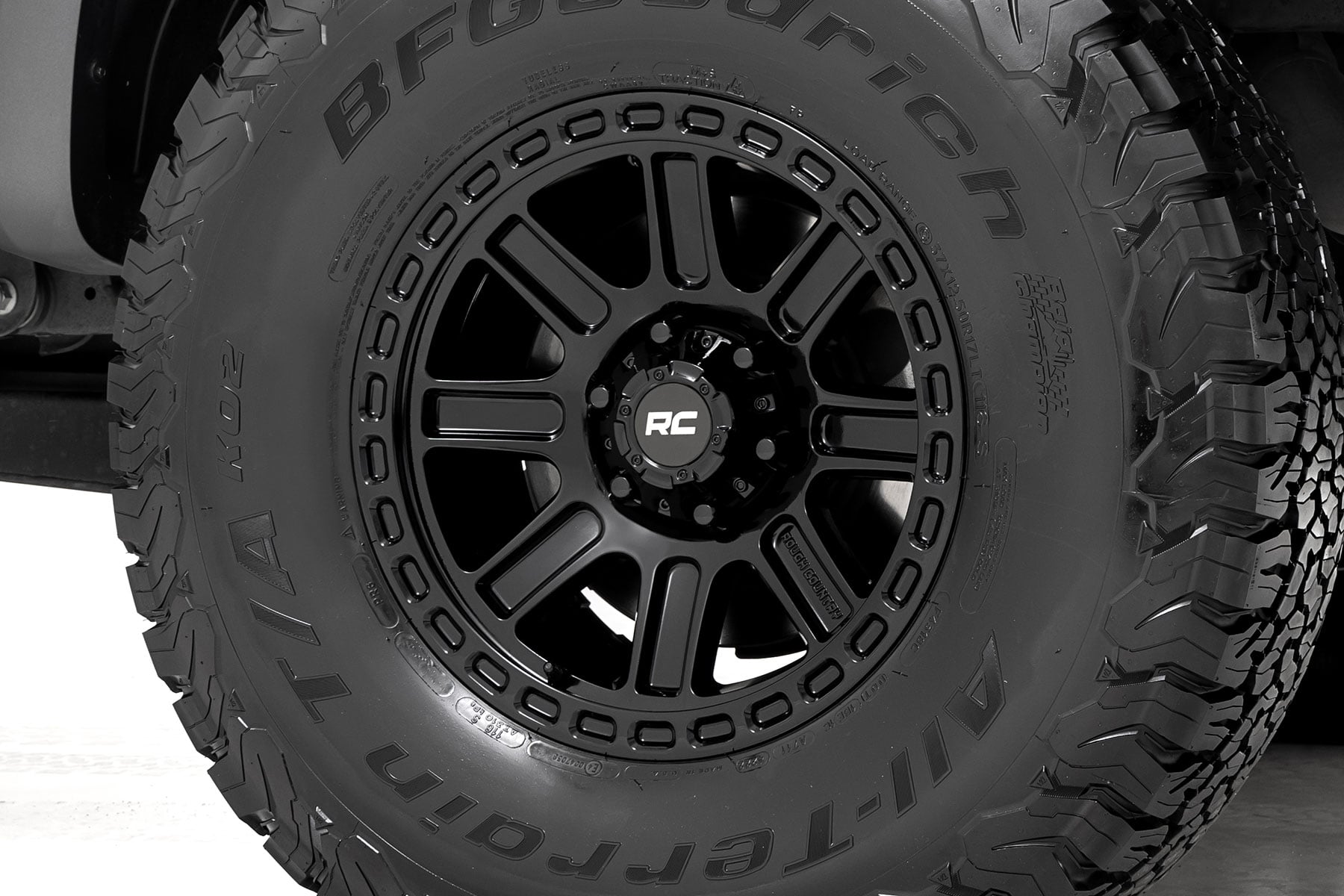 Rough Country 84 Series Wheel | Gloss Black | 18x8.5 | 5x5 | +0mm by Rough Country