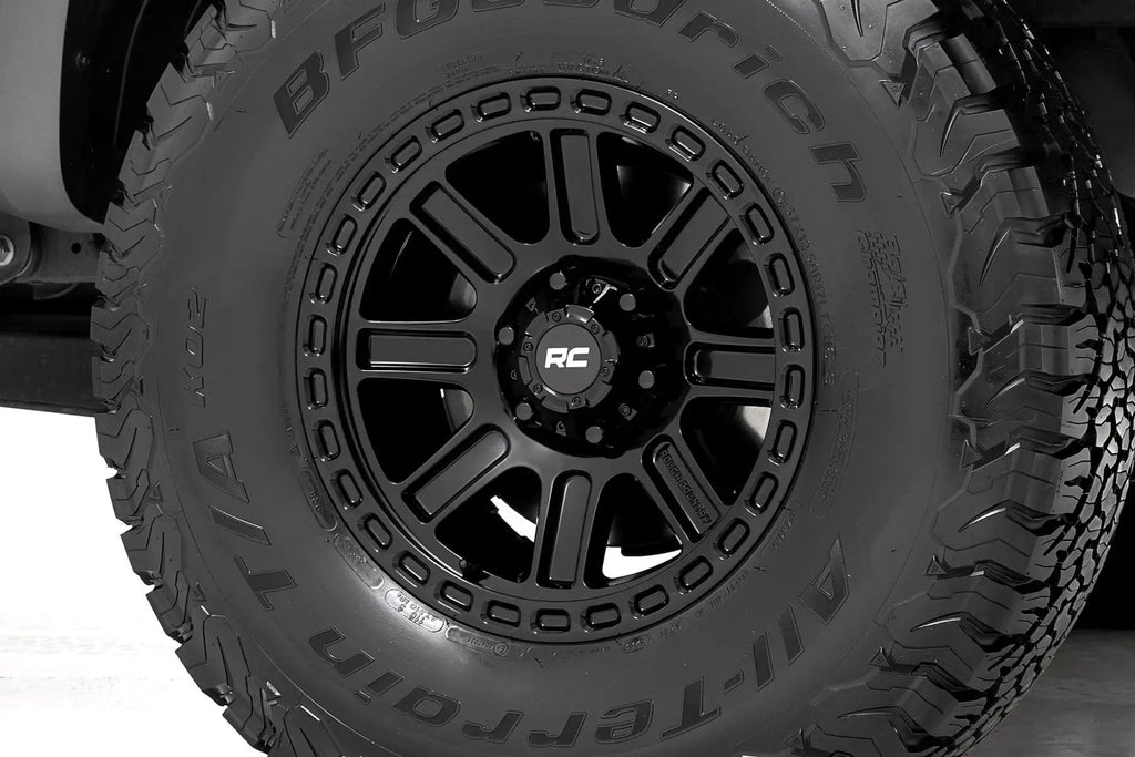 Rough Country 84 Series Wheel | Gloss Black | 18x8.5 | 5x5 | +0mm