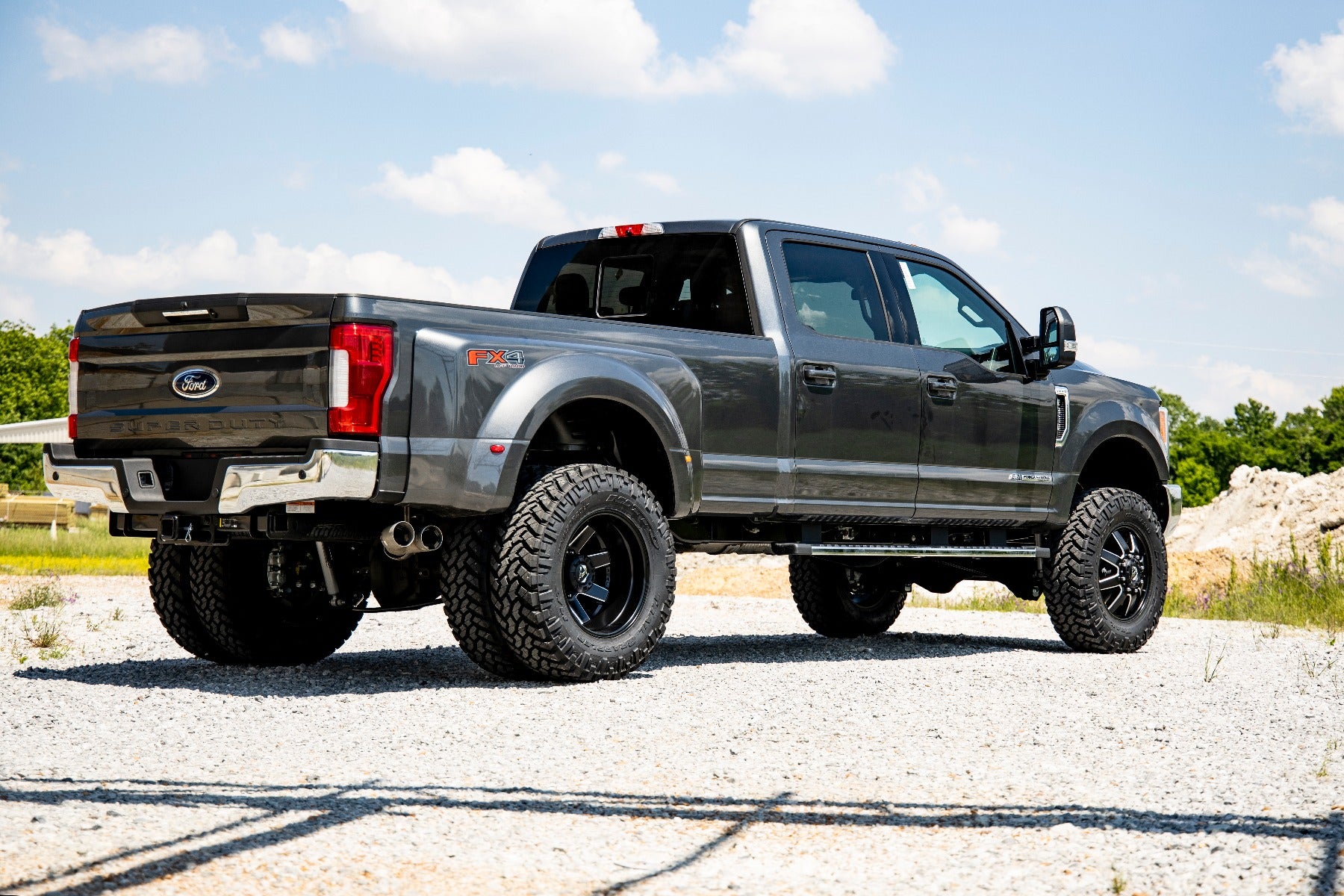4.5 Inch Lift Kit | DRW | FR Drive Shaft | Ford F-350 Super Duty 4WD (17-22) by Rough Country