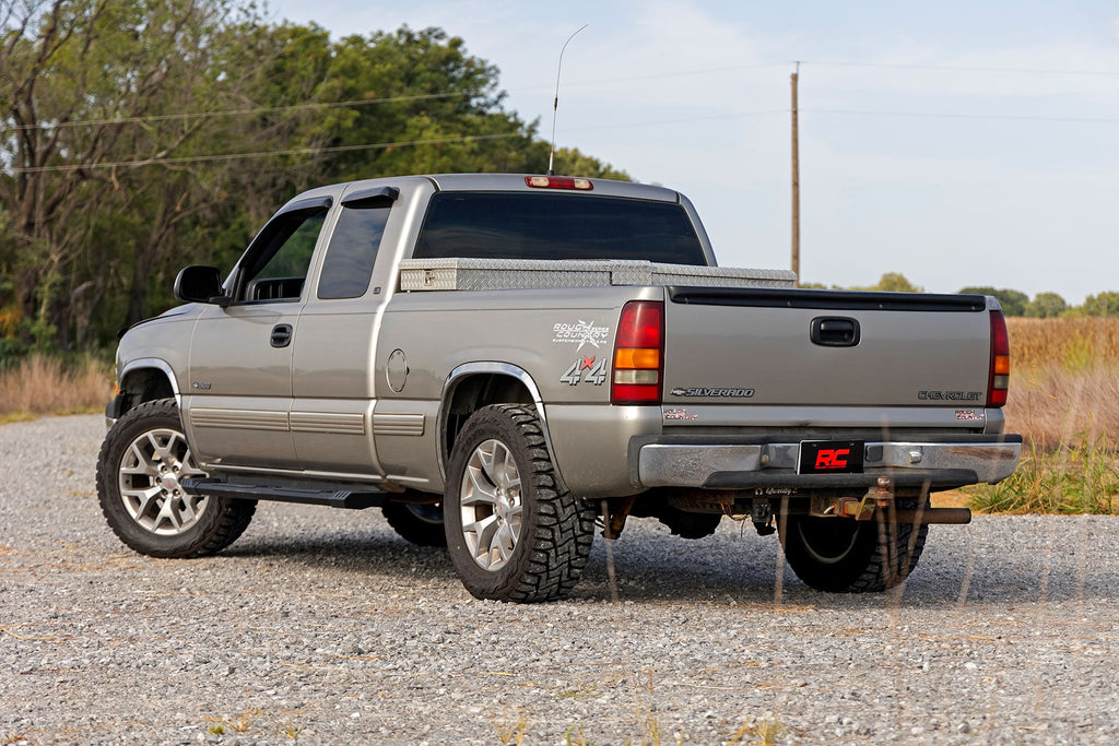 HD2 Aluminum Running Boards | Ext Cab | Chevy/GMC 1500/2500HD (99-06 & Classic) by Rough Country