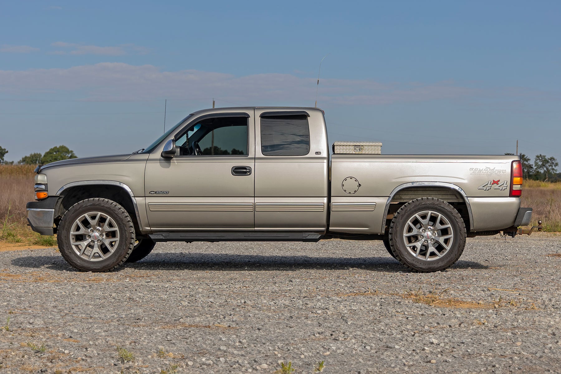 HD2 Aluminum Running Boards | Ext Cab | Chevy/GMC 1500/2500HD (99-06 & Classic) by Rough Country