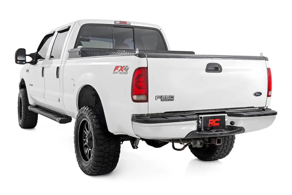 HD2 Aluminum Running Boards | Super Crew Cab | Ford F-250/F-350 Super Duty (99-16) by Rough Country