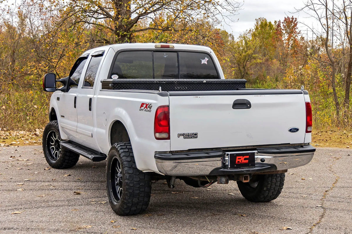 HD2 Aluminum Running Boards | Super Crew Cab | Ford F-250/F-350 Super Duty (99-16) by Rough Country