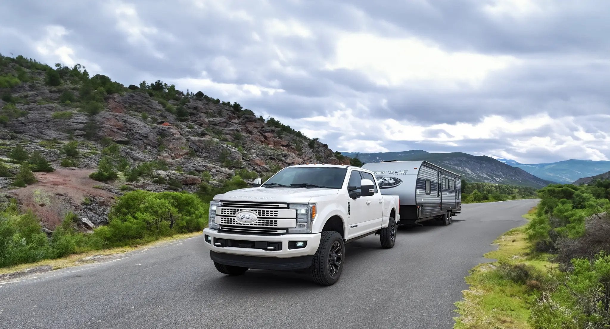 LoadLifter 5000 load support kit for lifted 2017-2022 Ford F-250/F-350 SRW 4WD by Air Lift