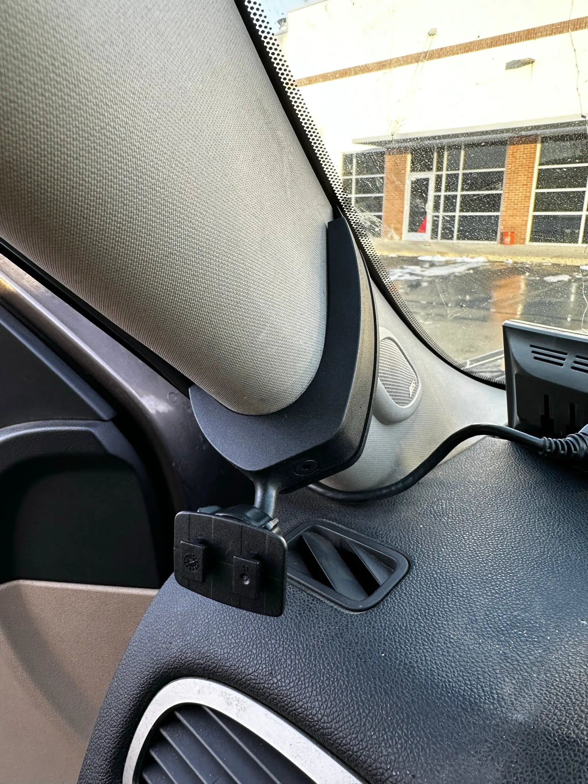 CTS3 Pillar Display Mount for 2007.5-2014 GM 2500/3500 by Edge Products