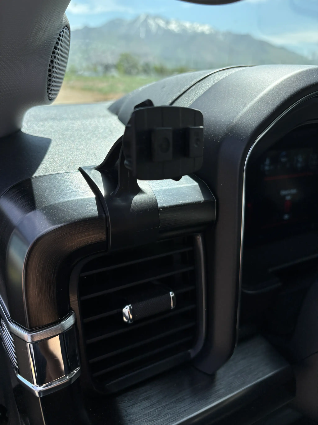 Display Mount 2023+ Ford Super Duty and 21+ Ford F150 by Edge Products