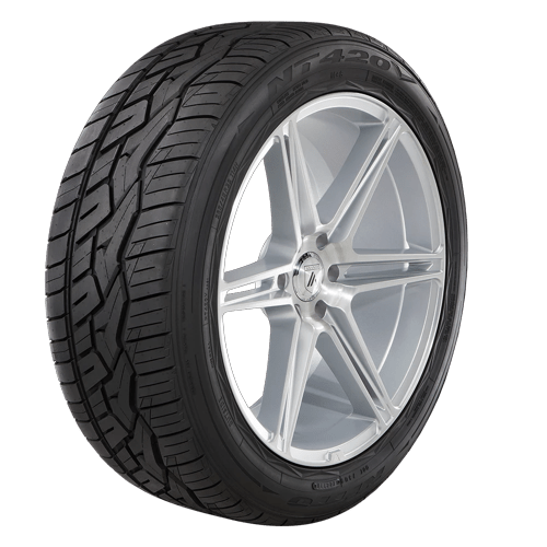 NT420V 295/45R20 114V XL 30.4 by Nitto
