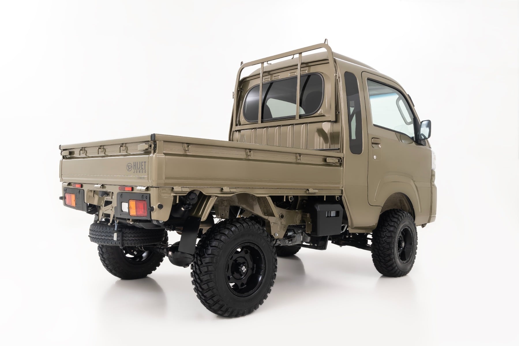 4.5 Inch Lift Kit | Daihatsu Hijet Jumbo 4WD (2014-2023) by Rough Country