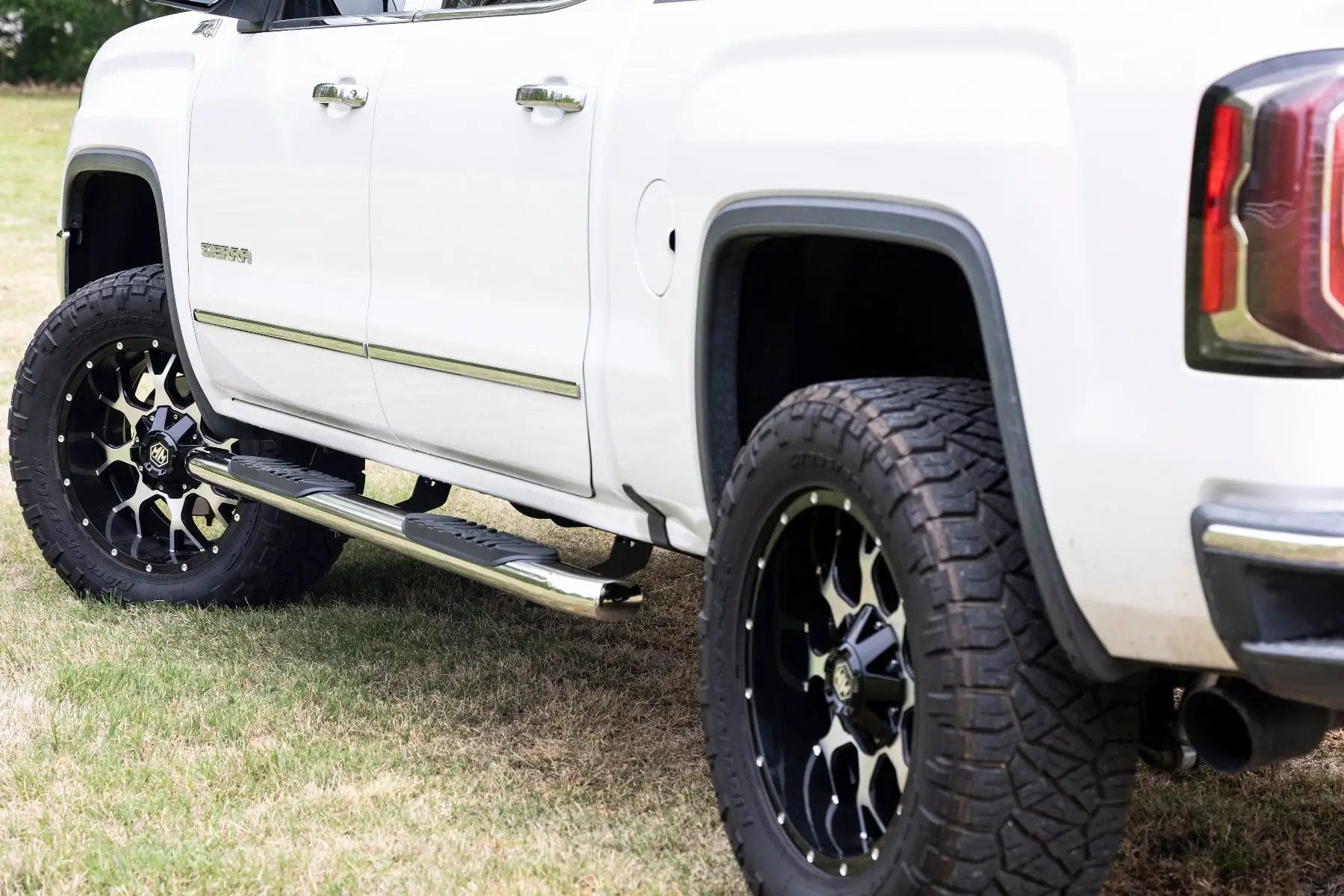 Oval Nerf Steps | Stainless | Crew Cab | DEF Tank | Chevy/GMC 1500/2500HD/3500HD (07-19 & Classic) by Rough Country