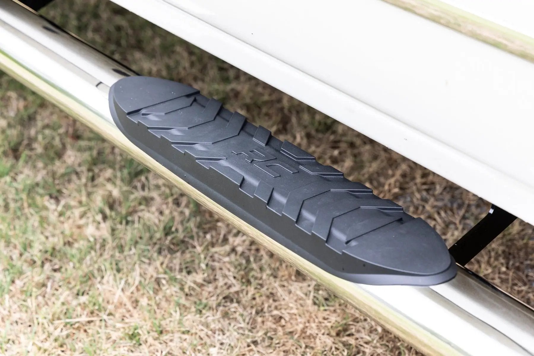 Oval Nerf Steps | Stainless | Crew Cab | DEF Tank | Chevy/GMC 1500/2500HD/3500HD (07-19 & Classic) by Rough Country