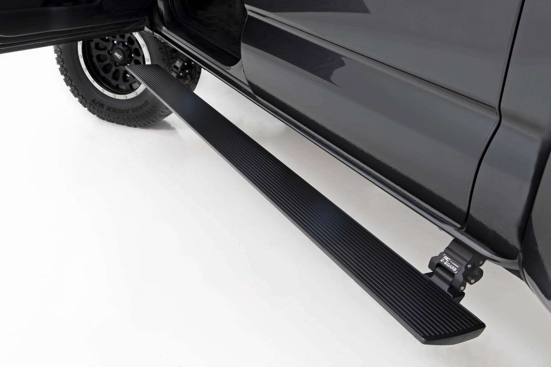 Power Running Boards | Dual Electric Motor | Double Cab | Toyota Tacoma (05-23) by Rough Country
