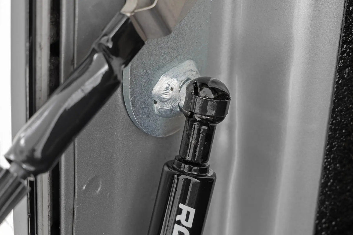 Tailgate Assist | Chevy/GMC Canyon/Colorado 2WD/4WD (2015-2022) by Rough Country