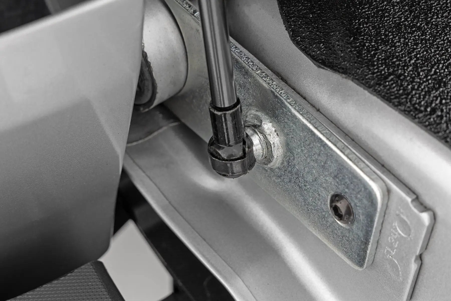 Tailgate Assist | Chevy/GMC Canyon/Colorado 2WD/4WD (2015-2022) by Rough Country