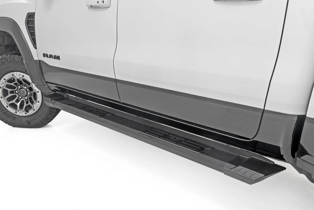 HD2 Aluminum Running Boards | Crew Cab | Ram 1500 (19-26)/1500 TRX (21-24) by Rough Country