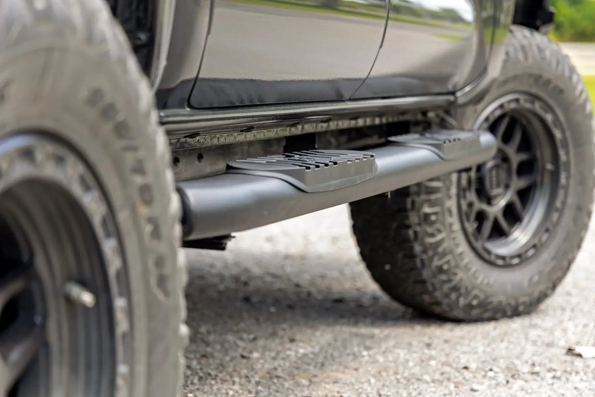 Oval Nerf Step | Double Cab | Black | Toyota Tacoma 2WD/4WD (2005-2023) by Rough Country