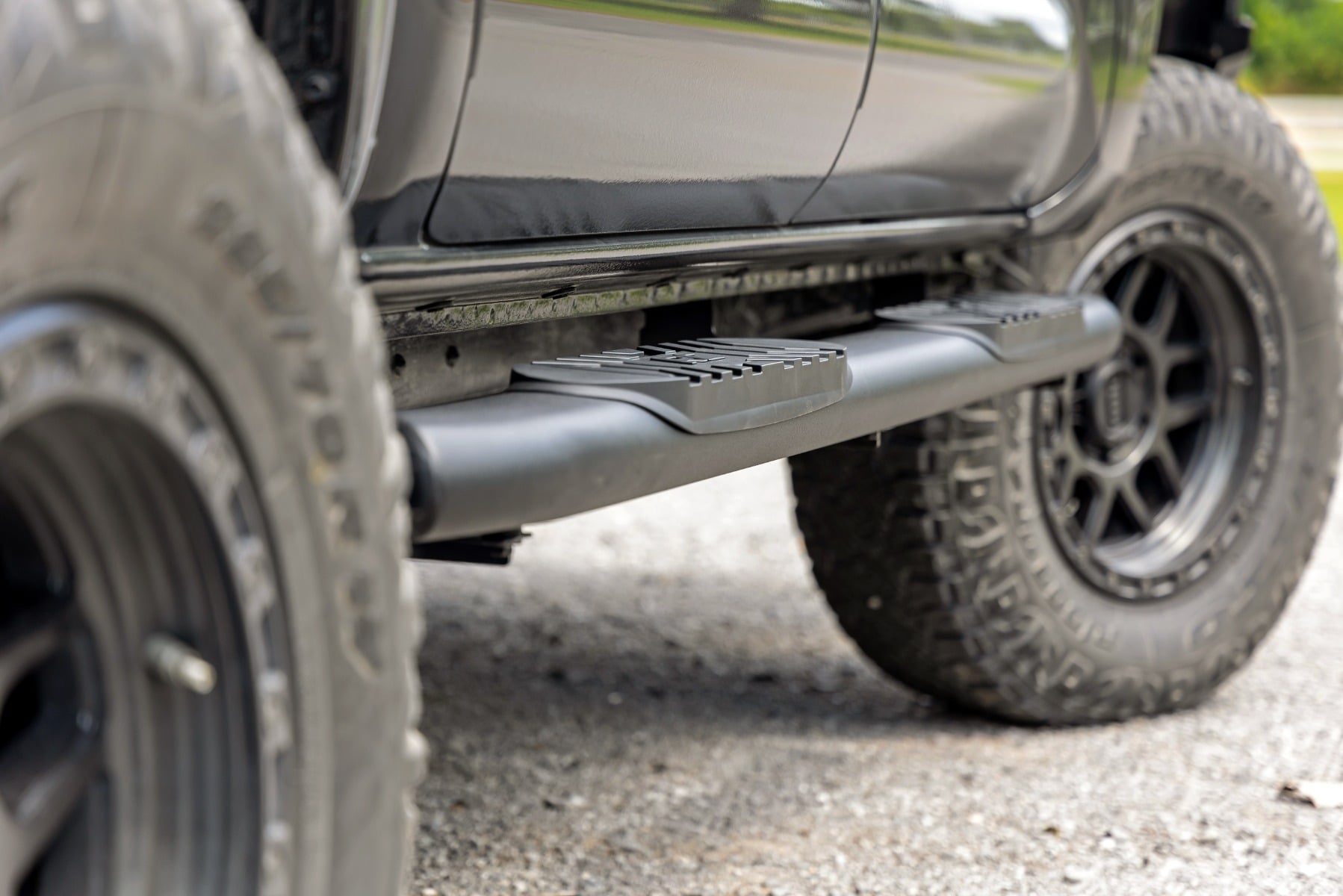 Oval Nerf Step | Double Cab | Black | Toyota Tacoma 2WD/4WD (2005-2023) by Rough Country