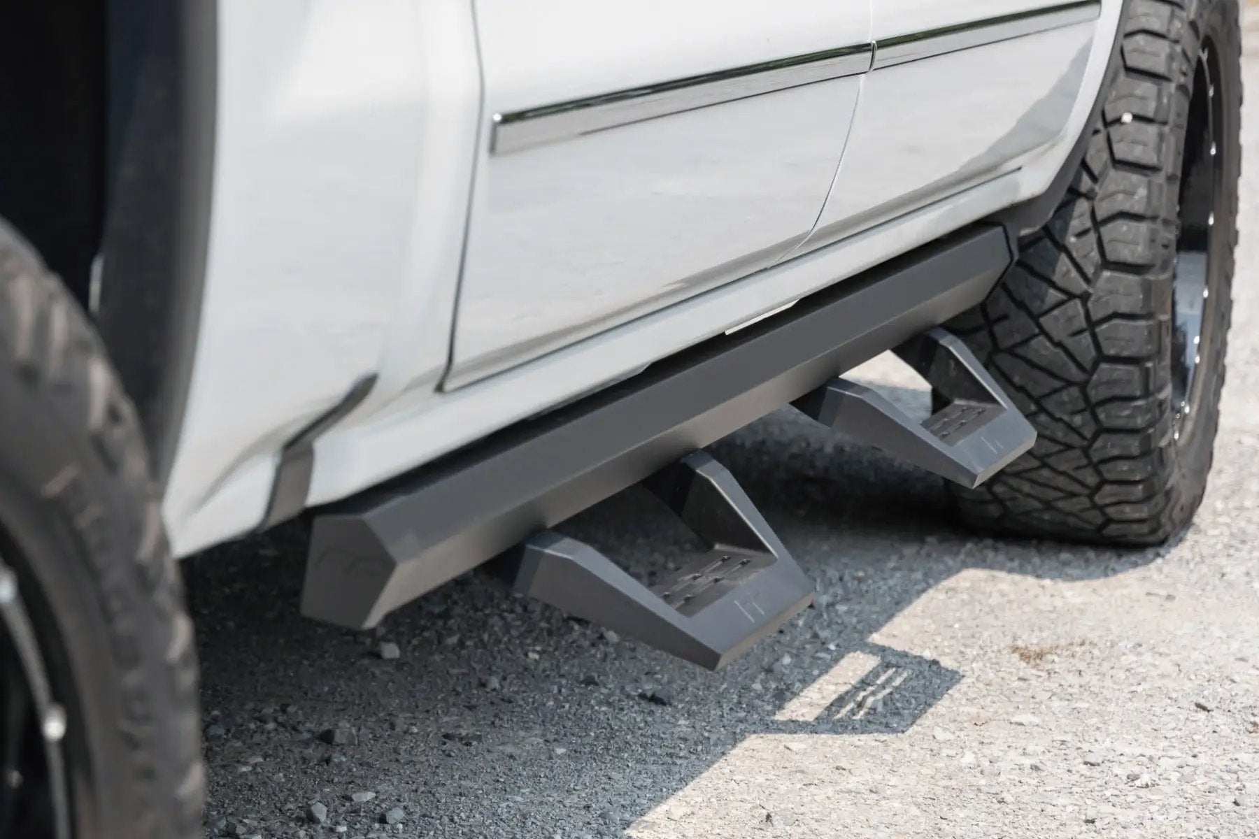SRX2 Adj Aluminum Step | Crew Cab | Chevy/GMC 1500/2500HD/3500HD (07-18 & Classic) by Rough Country