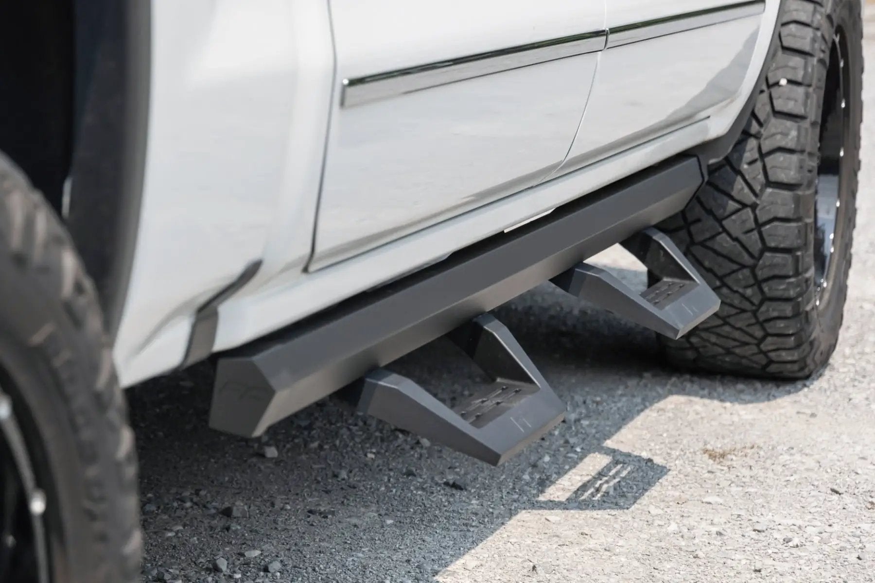 SRX2 Adj Aluminum Step | Crew Cab | Chevy/GMC 1500/2500HD/3500HD (07-18 & Classic) by Rough Country