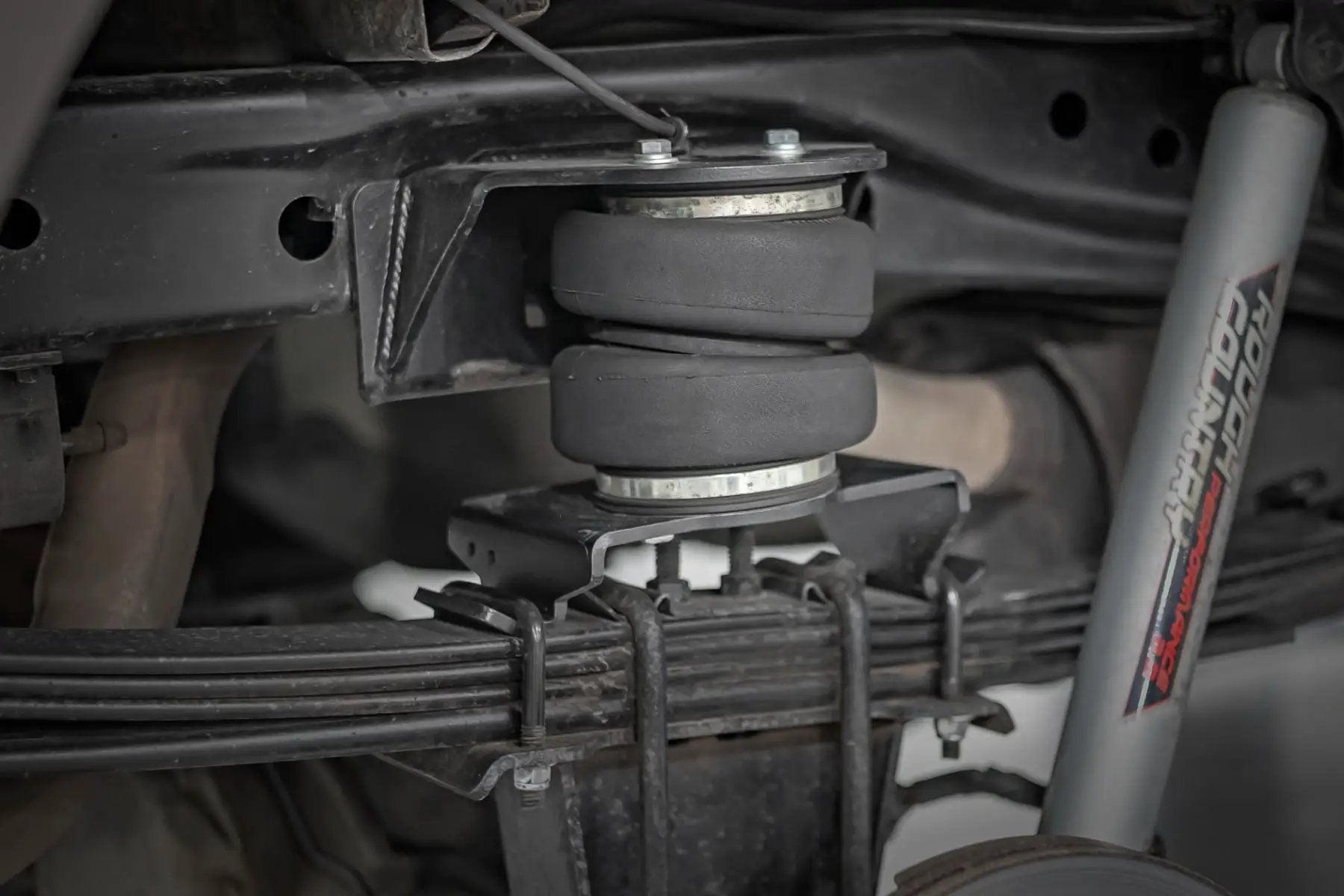Air Spring Kit w/compressor | Wireless Controller | 0-6" Lifts | Ford F-150 (04-14) by Rough Country