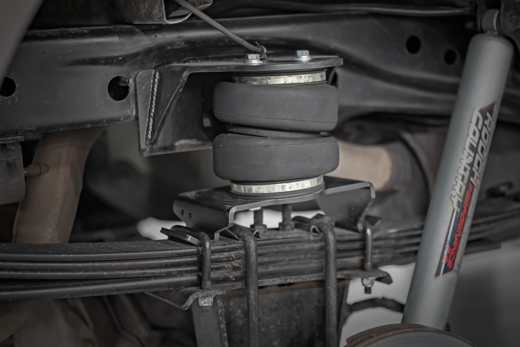 Air Spring Kit | 0-6" Lifts | Ford F-150 4WD (2004-2014) by Rough Country