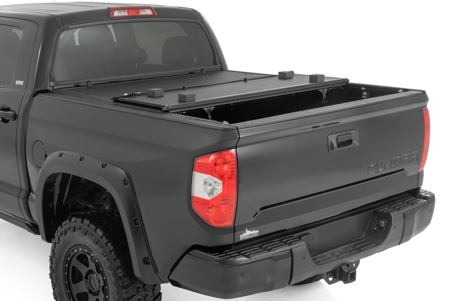 Hard Low Profile Bed Cover | 5'7" Bed | Toyota Tundra 2WD/4WD (2007-2021) by Rough Country