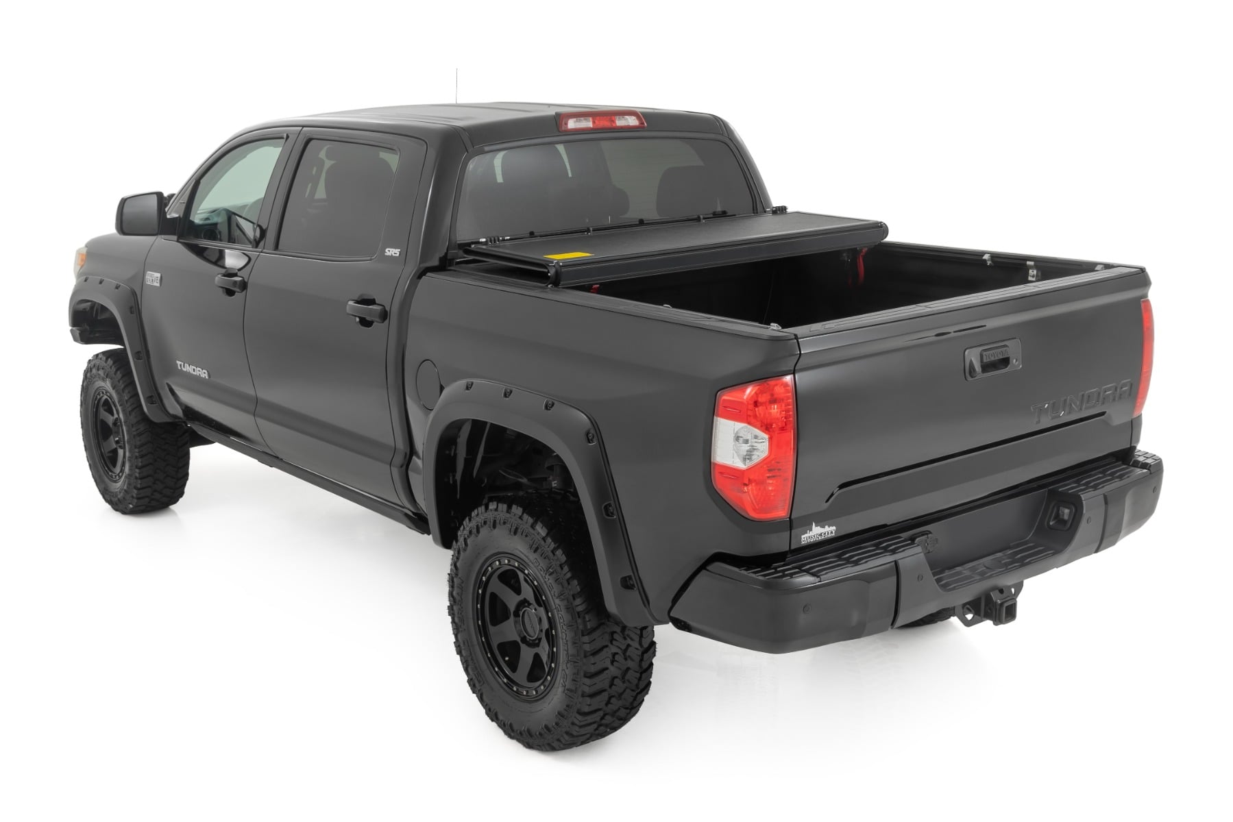 Hard Low Profile Bed Cover | 5'7" Bed | Toyota Tundra 2WD/4WD (2007-2021) by Rough Country