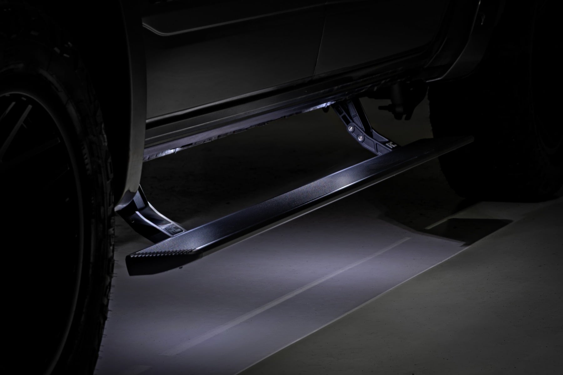 Power Running Boards | HT-Series | Crew Cab | Ram 1500 (19-26)/1500 TRX (21-24) by Rough Country