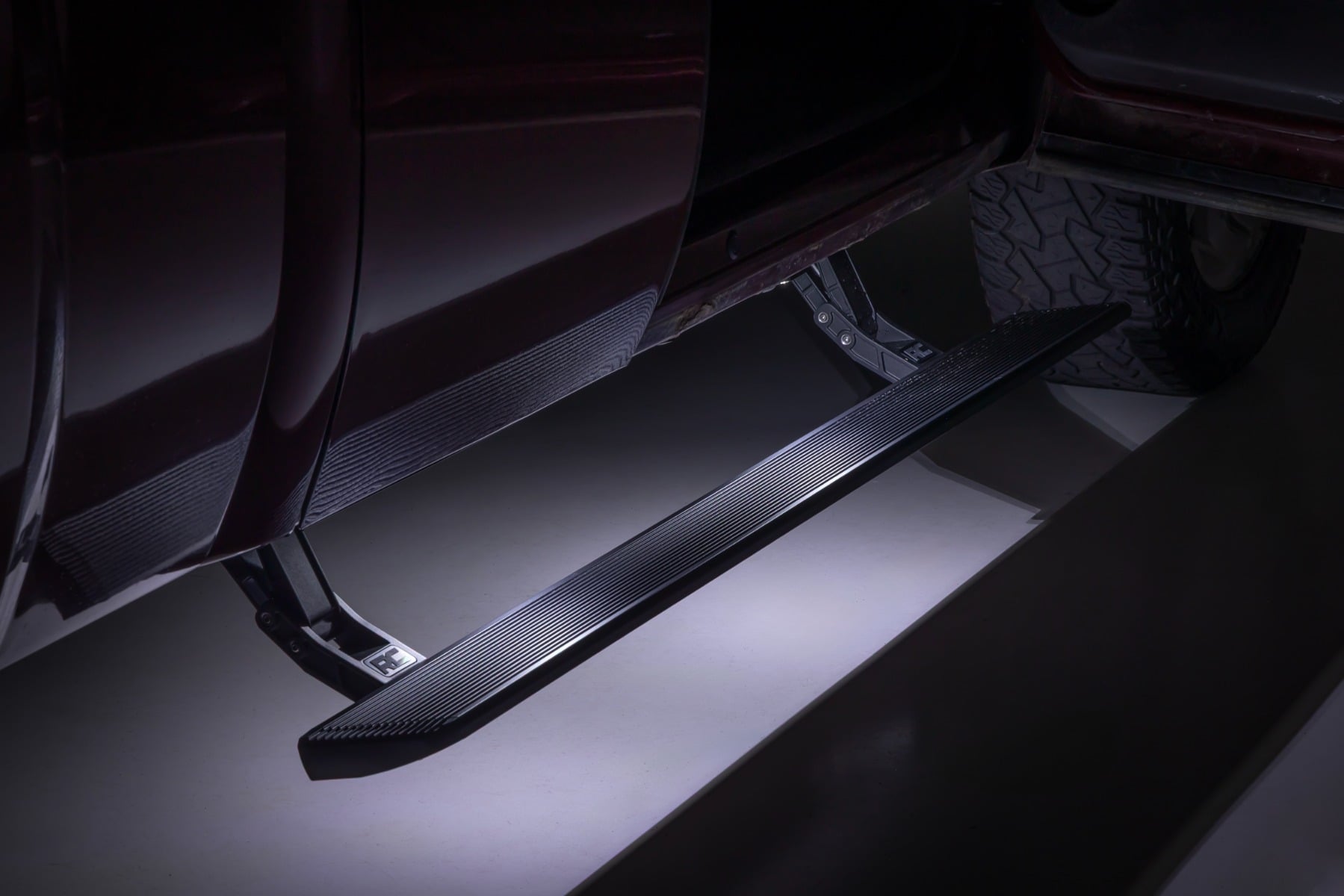 Power Running Boards | HT-Series | Double Cab | Chevy/GMC 1500/2500HD/3500HD (14-18) by Rough Country