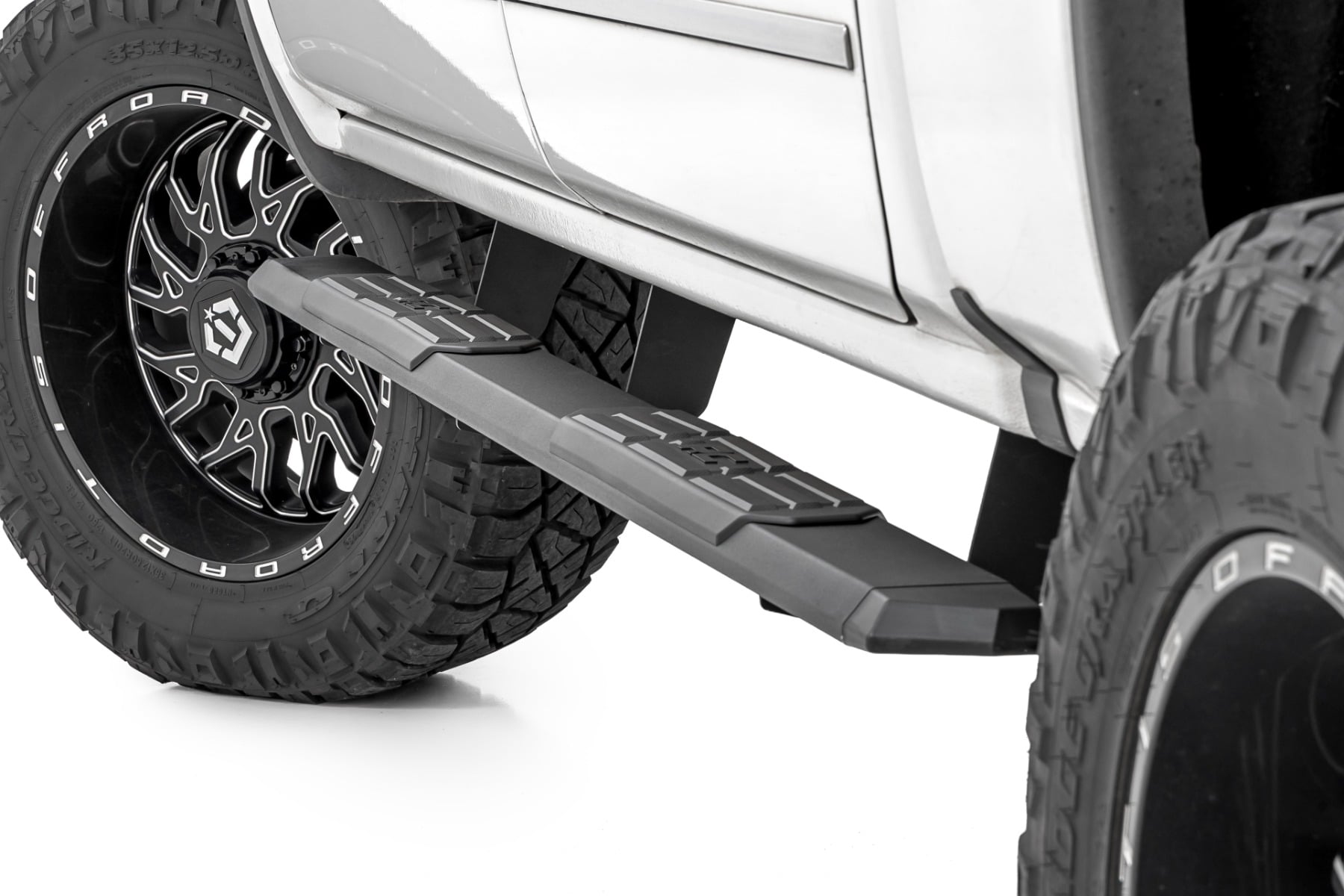 TR2 Running Boards | Chevy/GMC 1500/2500HD/3500HD (07-19 & Classic) by Rough Country