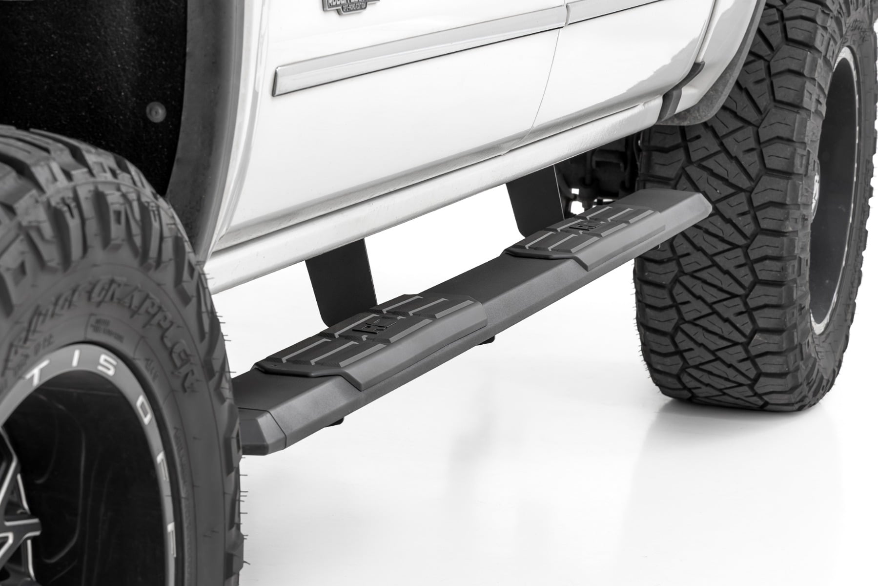 TR2 Running Boards | Chevy/GMC 1500/2500HD/3500HD (07-19 & Classic) by Rough Country